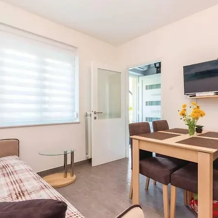 Laura Apartmán *