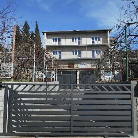 Laura Apartmán *